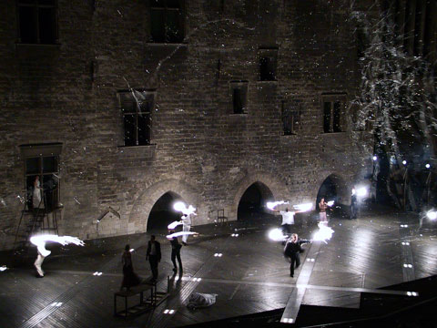 PLATONOV, Cour d'Honneur du Palais des Papes, 2002